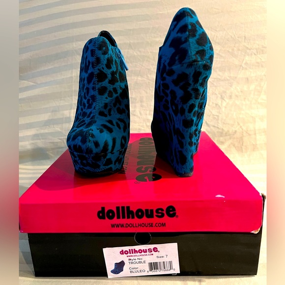 Dollhouse Trouble Wedge Ankle Boots - Picture 2 of 4